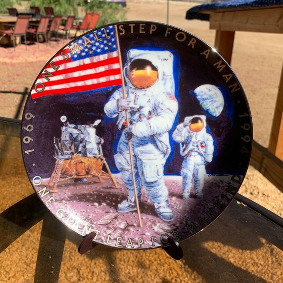 THE EAGLE HAS LANDED Limited Edition Fine Porcelain - Picture 3 of 3